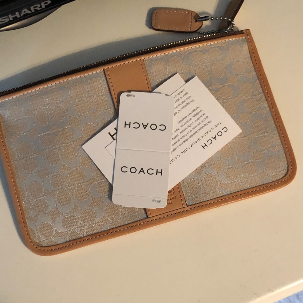 NWT Coach zip hand clutch